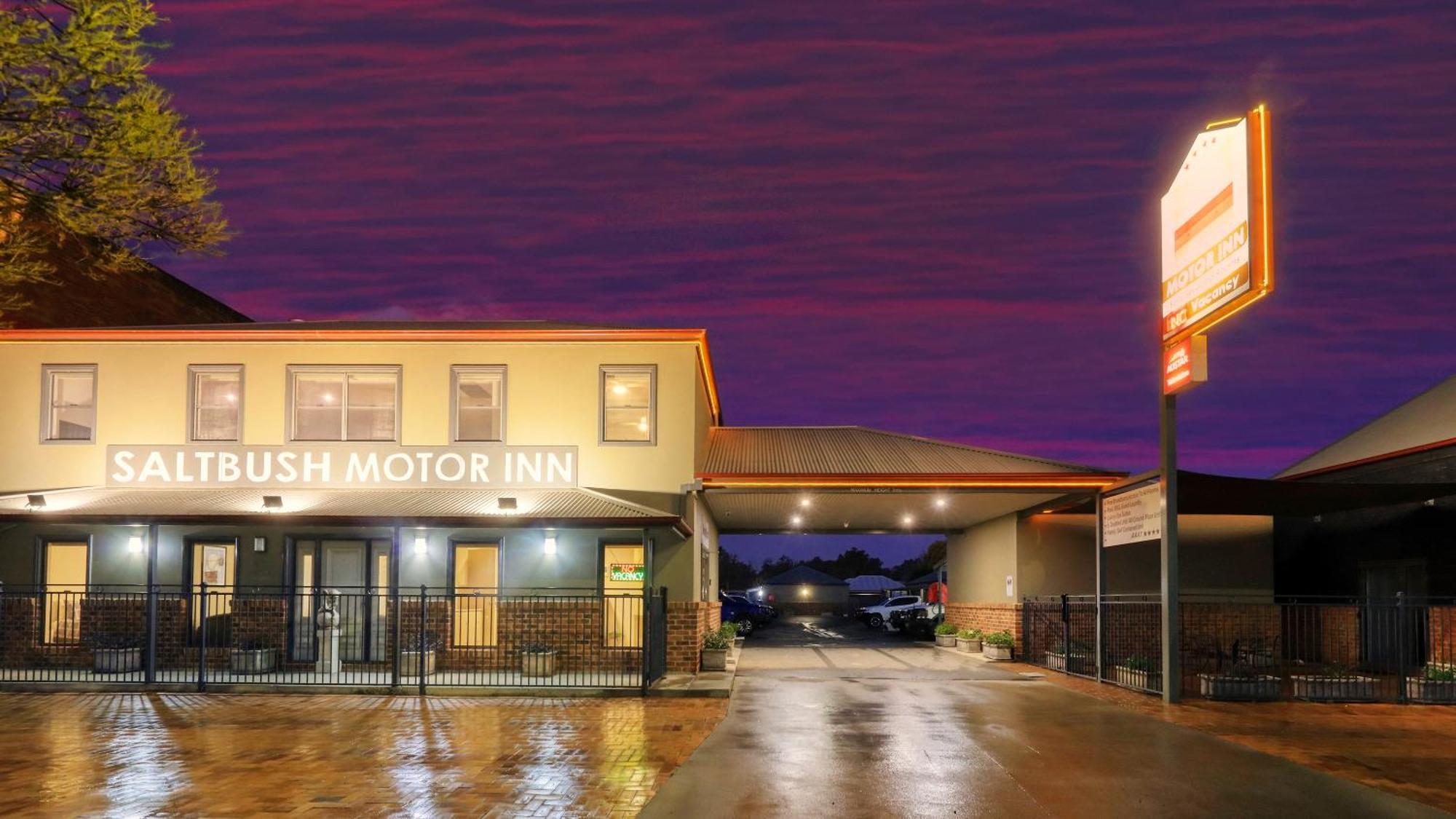 The Saltbush Motor Inn Hay Exterior photo
