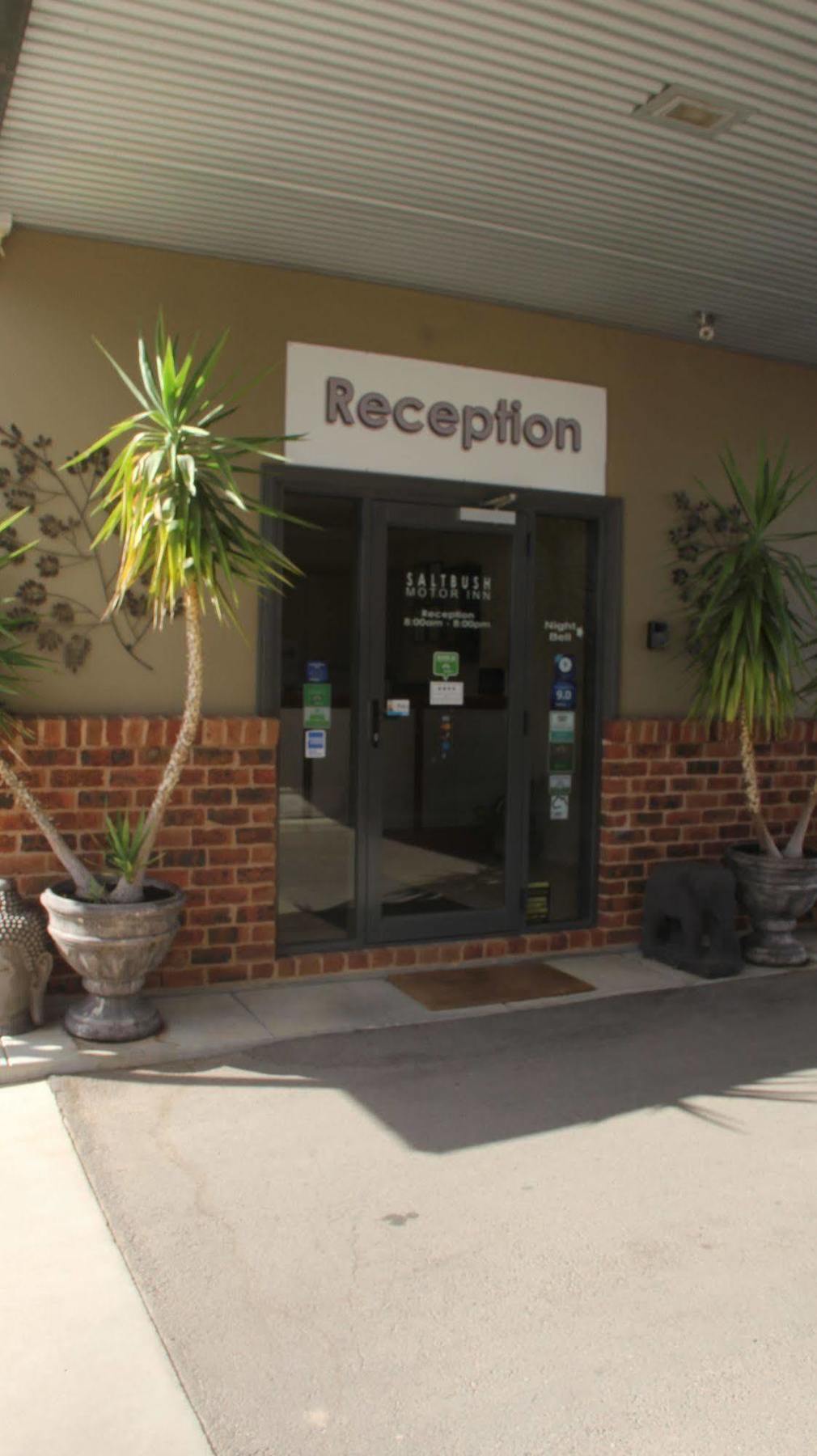 The Saltbush Motor Inn Hay Exterior photo